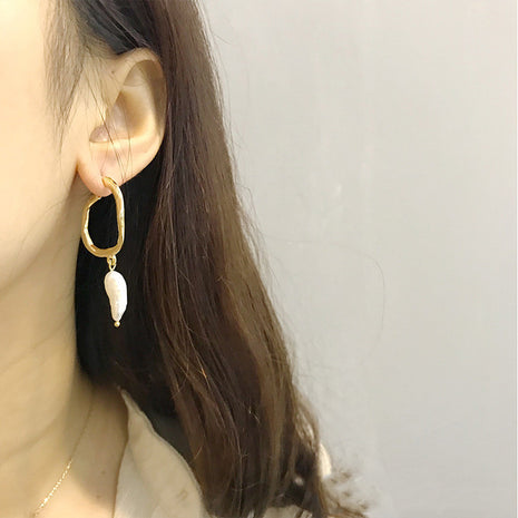 Shell Pearl Earrings