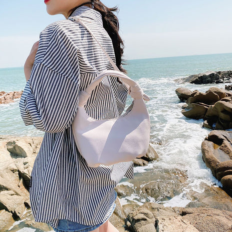 Simple And Fashionable Folds Under the Arms Handbags