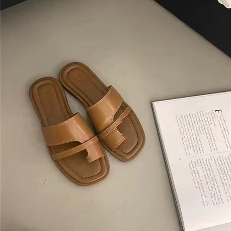 Finger Fit Leather Flat