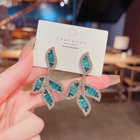 Retro Design Sense Long Leaf Tassel Earrings