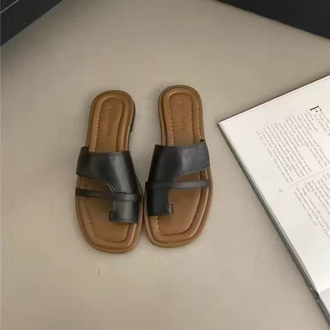 Finger Fit Leather Flat