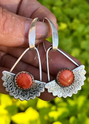 Simple South Red Geometric Scallop Earrings