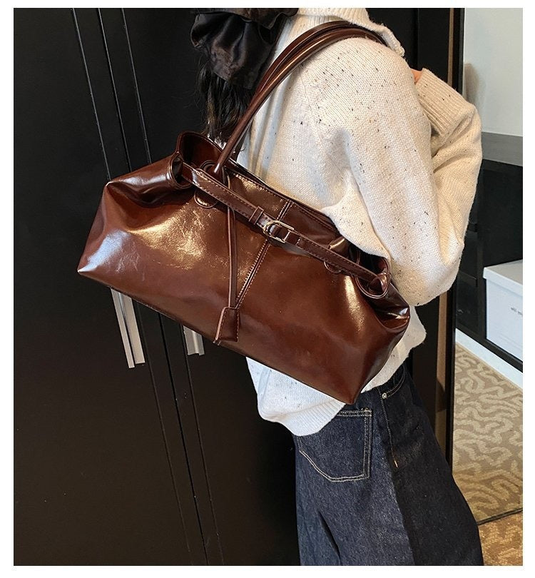 Versatile Shoulder Handbag